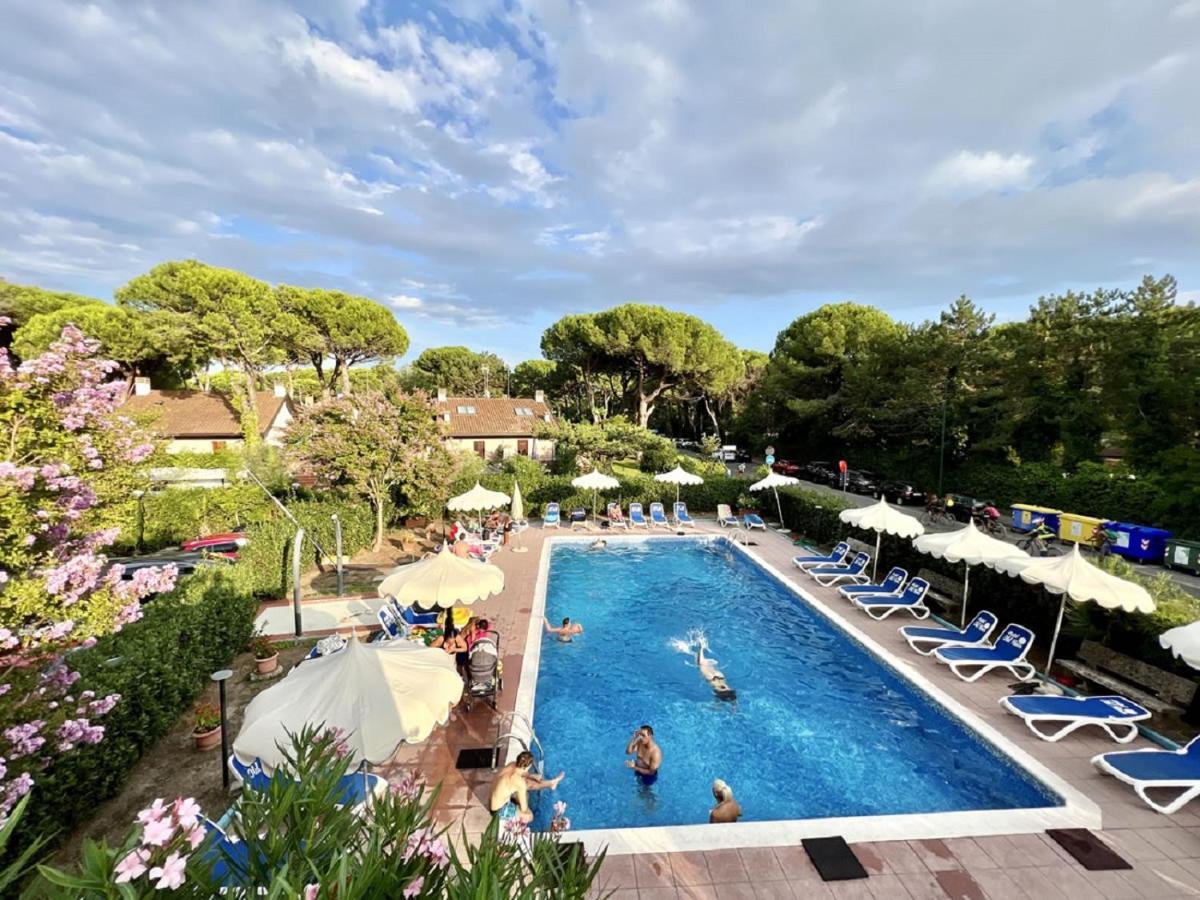 Hotel Old River Lignano Sabbiadoro Kültér fotó