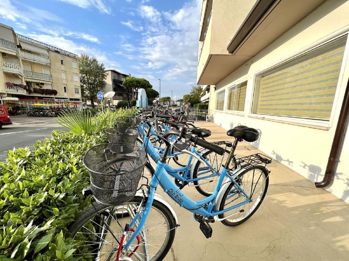 Hotel Old River Lignano Sabbiadoro Kültér fotó