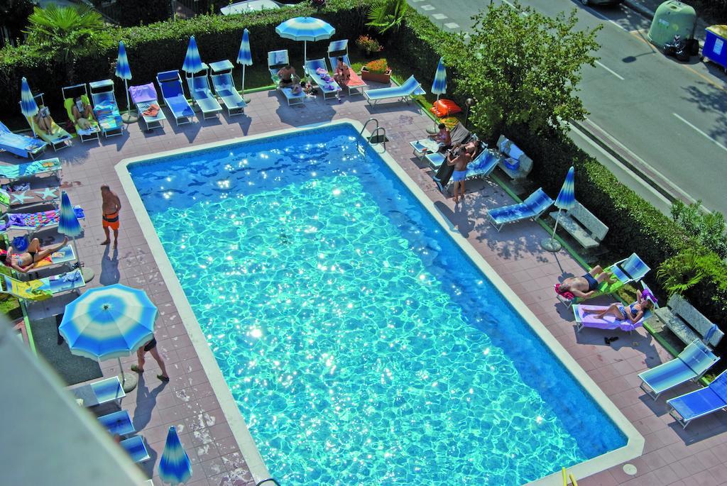 Hotel Old River Lignano Sabbiadoro Kültér fotó