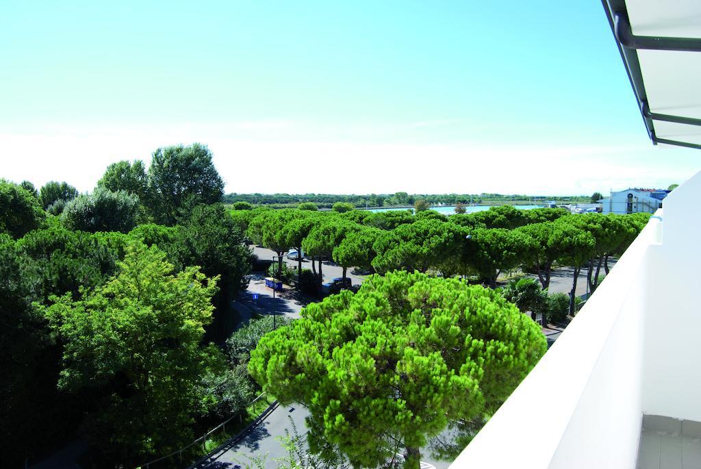 Hotel Old River Lignano Sabbiadoro Kültér fotó
