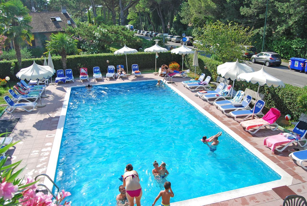 Hotel Old River Lignano Sabbiadoro Kültér fotó